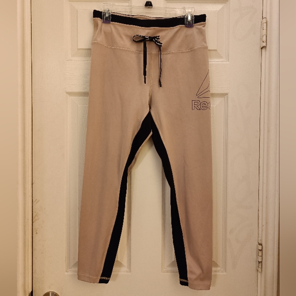 Reebok Beige and Black Leggings Set (1/2)
